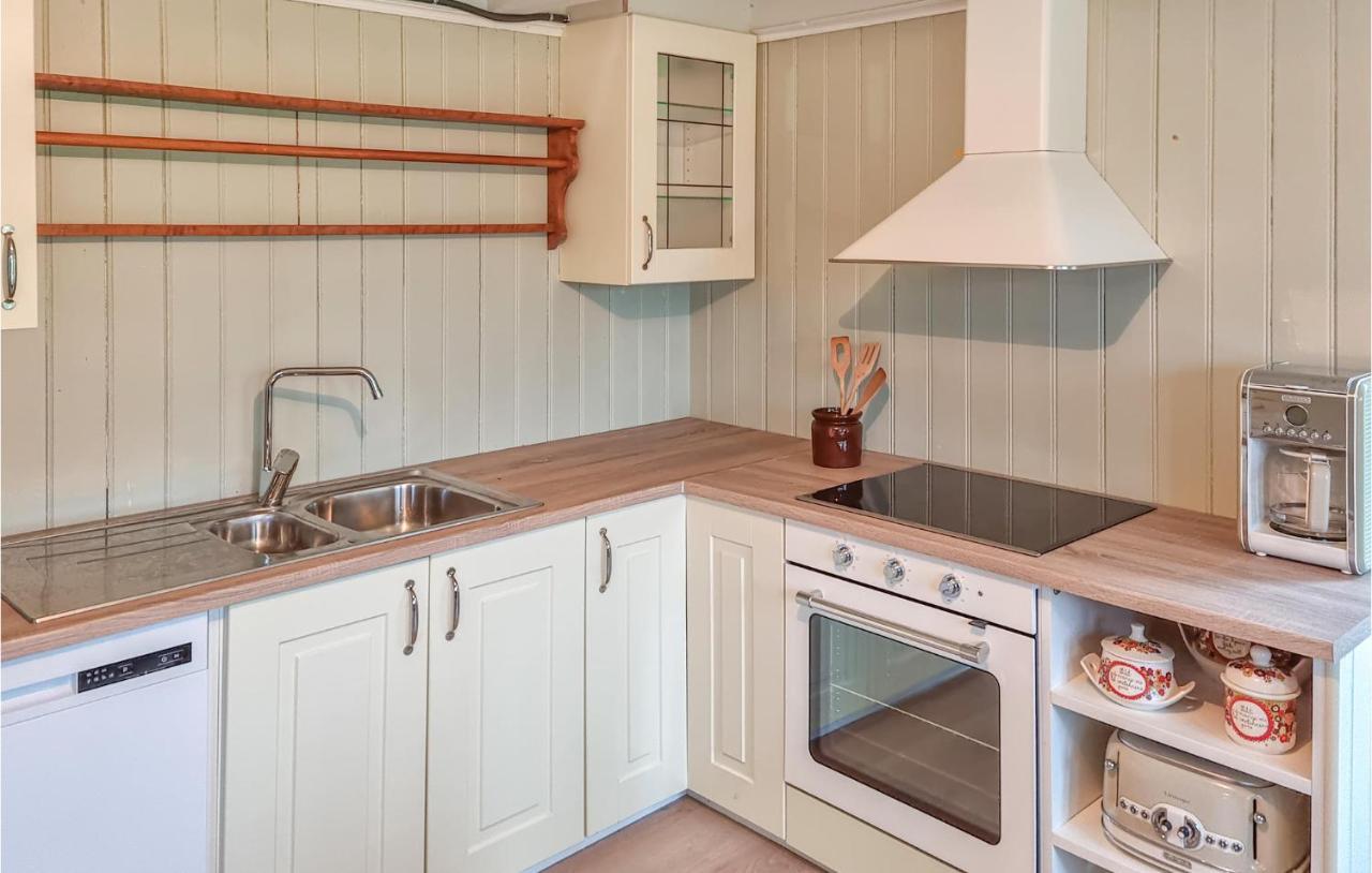 Amazing Home In Hidrasund With Wifi Eide  Zimmer foto